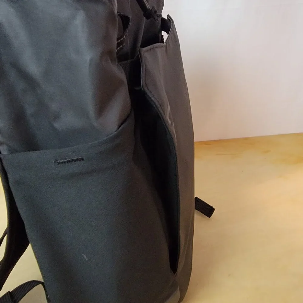 Camelbak missing zippers